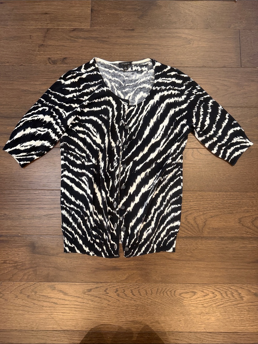 Ann Taylor Black & White Button Front Cardigan Short Sleeve Small - C69-046